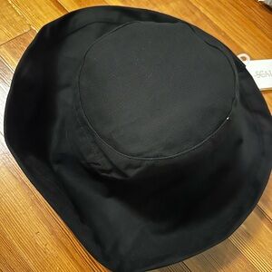 NWT Scala Classic Black Bucket Hat